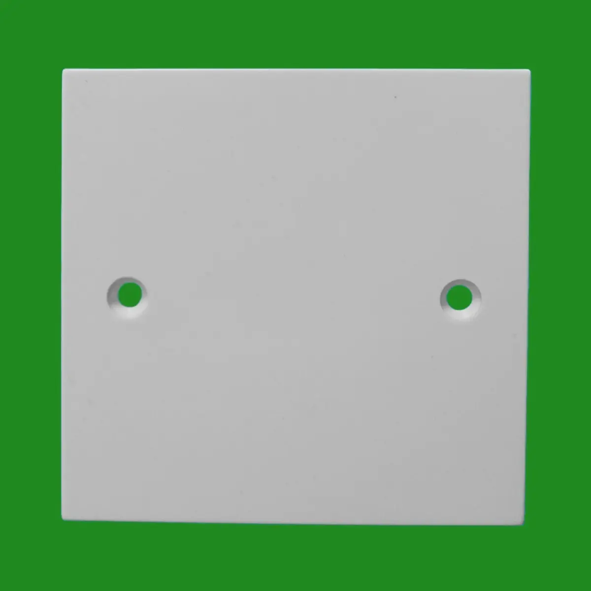1x White 1 Gang Single Wall Blanking Plate Electric Socket Cover with Screws - image 2 | Free standard UK delivery included | Discount Quality Products