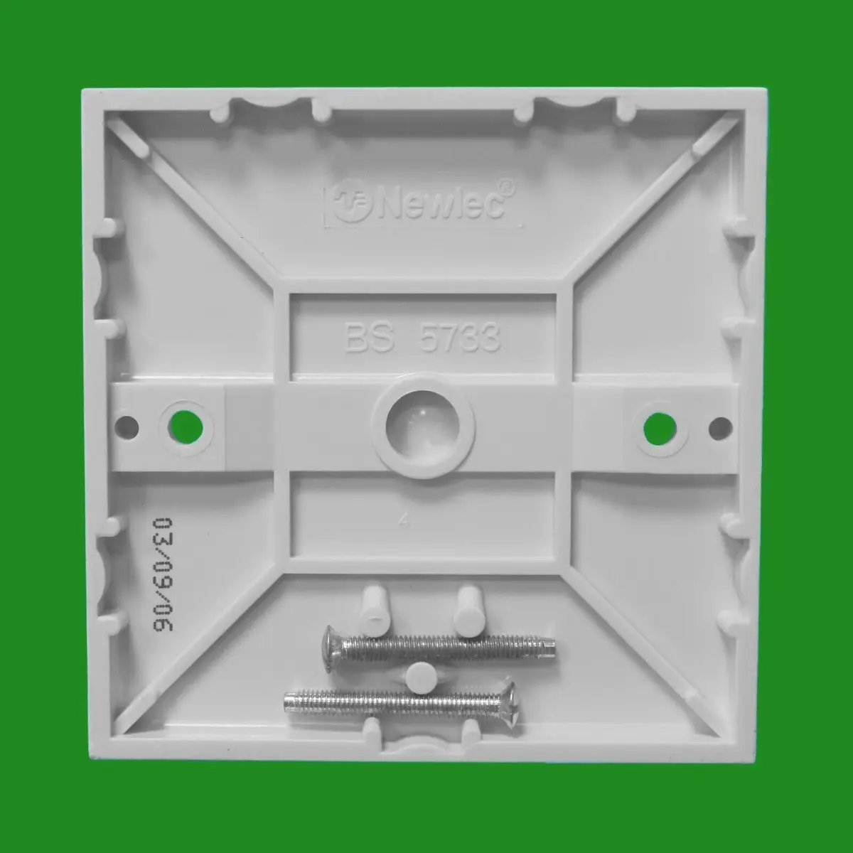 1x White 1 Gang Single Wall Blanking Plate Electric Socket Cover with Screws - image 3 | Free standard UK delivery included | Discount Quality Products