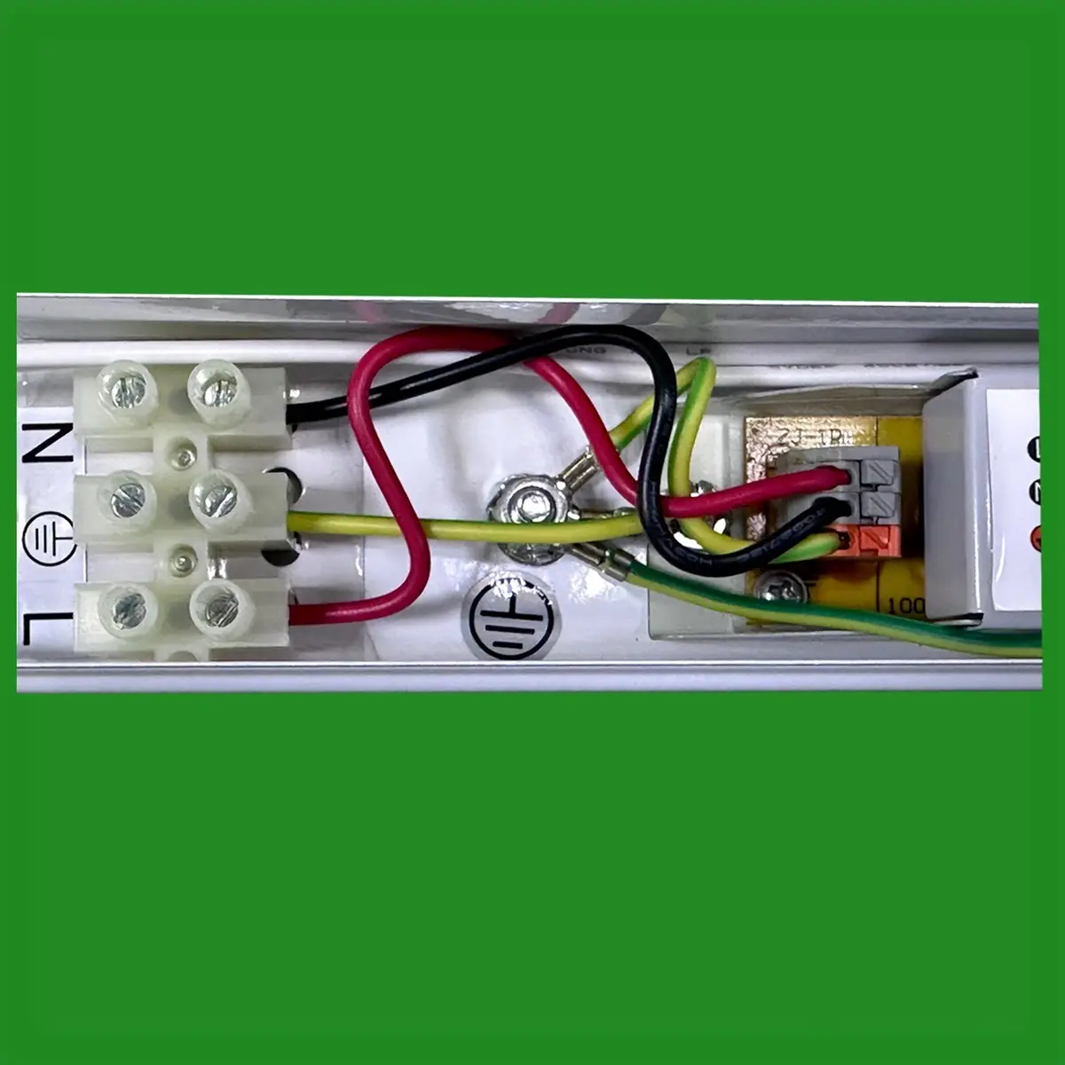T5 14W 550mm Fluorescent Strip Tube IP20 Batten Holder Fitting Ceiling Light - image 6 | Free standard UK delivery included | Discount Quality Products