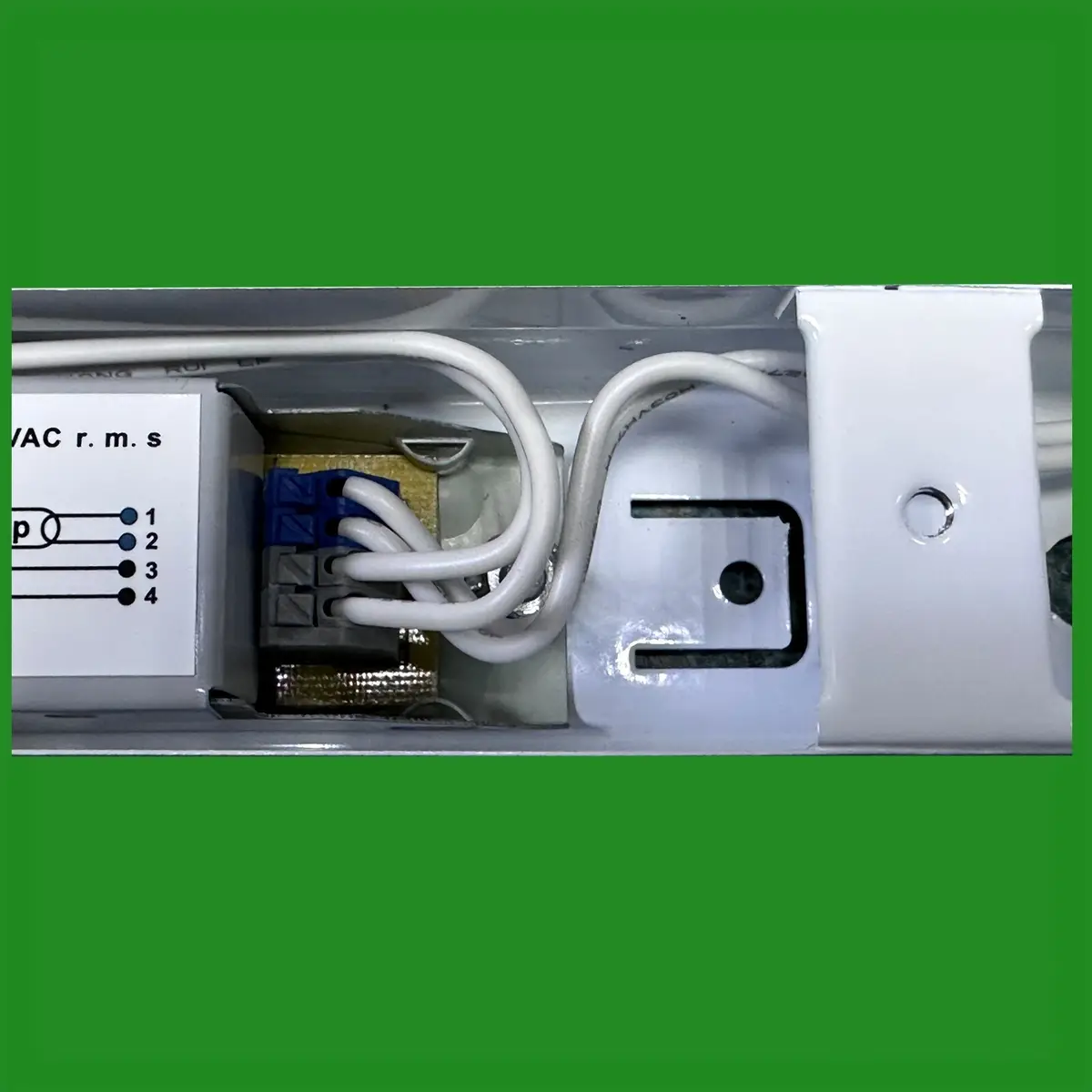 T5 14W 550mm Fluorescent Strip Tube IP20 Batten Holder Fitting Ceiling Light - image 7 | Free standard UK delivery included | Discount Quality Products