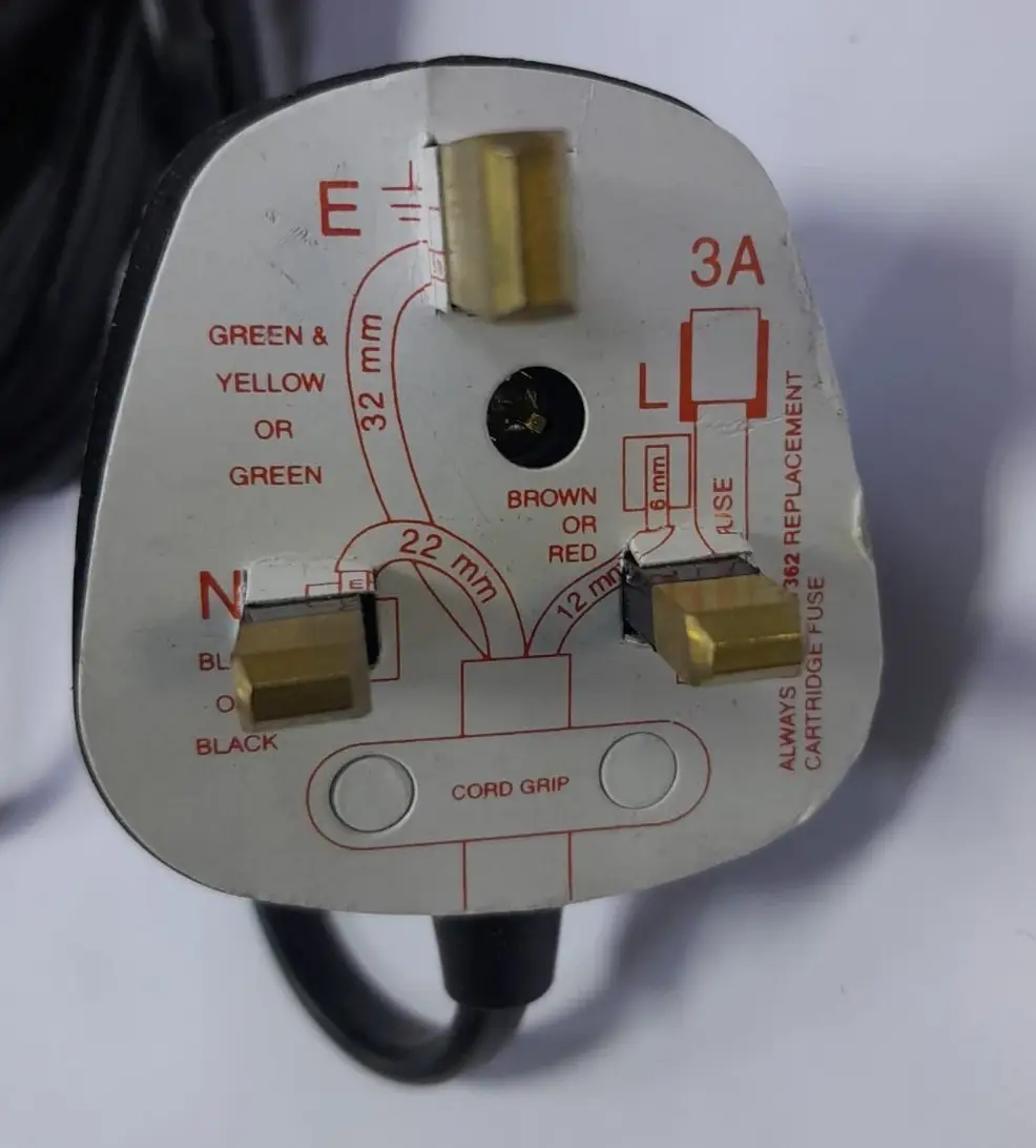 Universal AC/DC Adaptor 27.4W Power, UK 3A 3Pin Plug, Swappable Tips, MW82 - image 2 | Free standard UK delivery included | Discount Quality Products