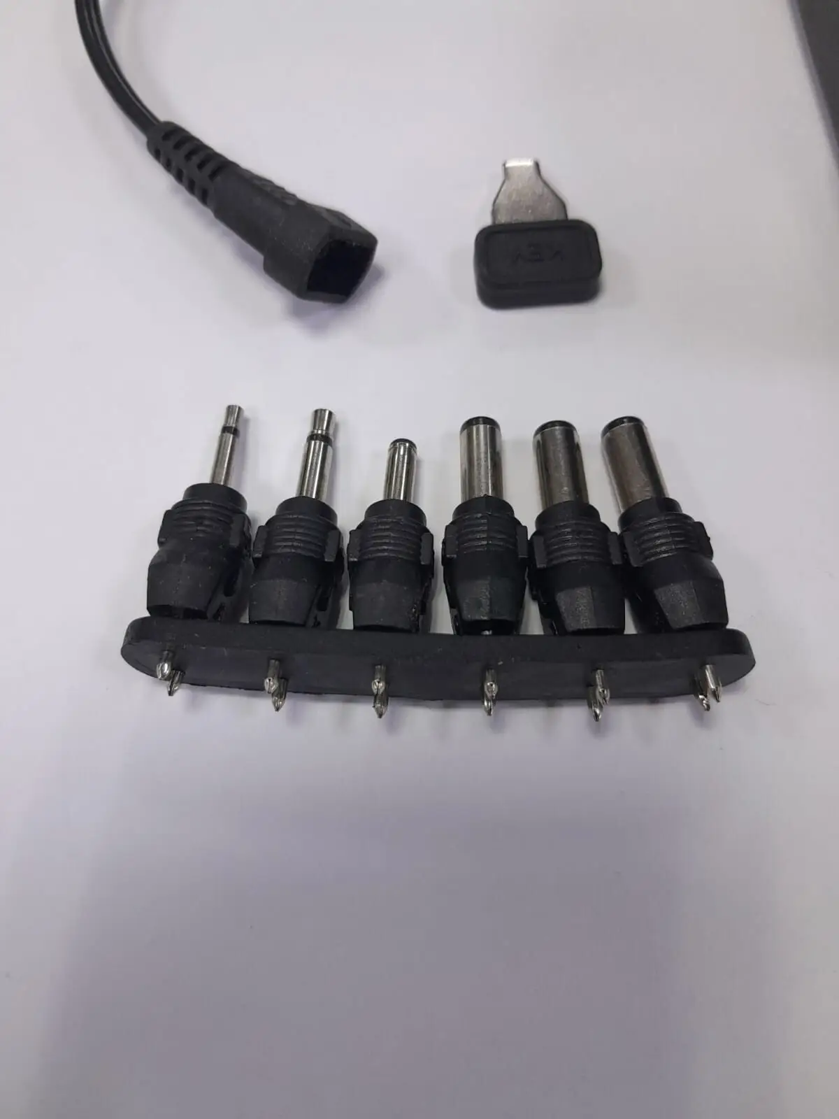 Universal AC/DC Adaptor 27.4W Power, UK 3A 3Pin Plug, Swappable Tips, MW82 - image 4 | Free standard UK delivery included | Discount Quality Products