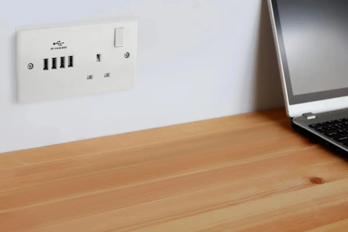 White 2 Gang, Single 13A Switched UK Mains Socket & 4x 4.8A USB Charging Ports - image 5 | Free standard UK delivery included | Discount Quality Products