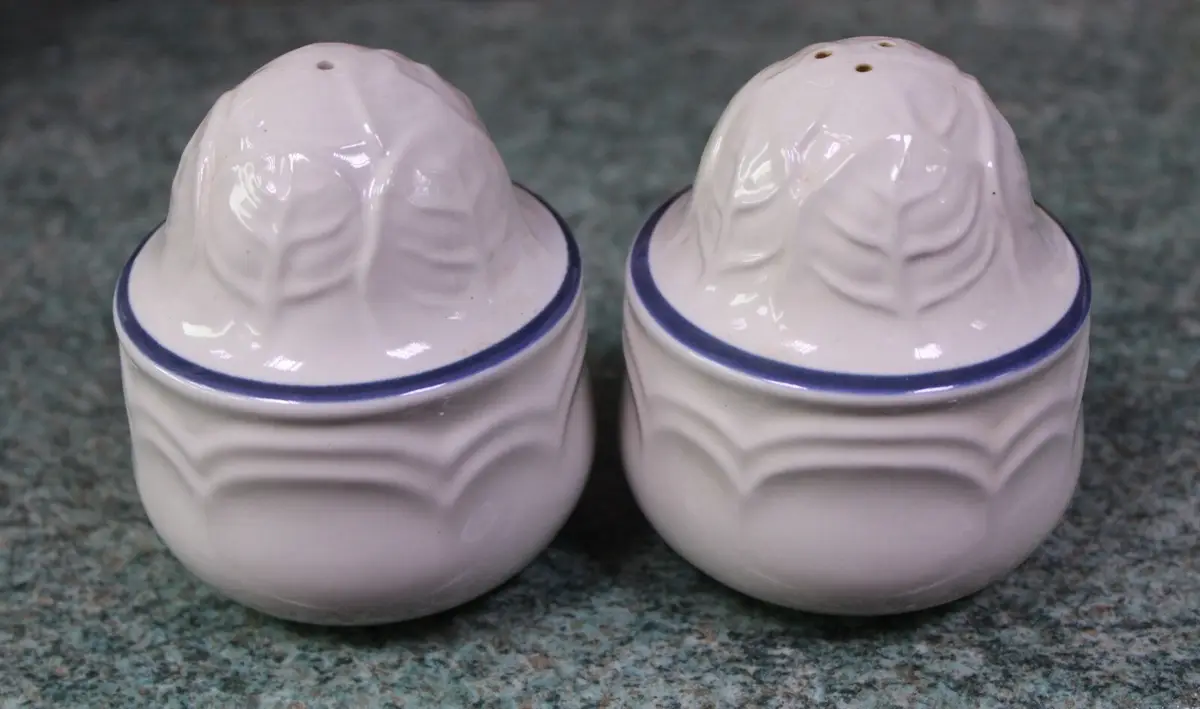 Pair of Ceramic Salt & Pepper Shaker Pot Set, Floral Design, Textured, 90mmx80mm - image 2 | Free standard UK delivery included | Discount Quality Products