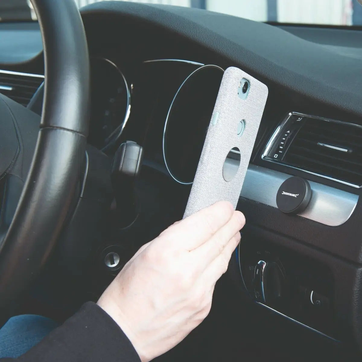 Universal Magnetic Device Phone Holder Dash-Mounted 360° Adjustable Use in Car