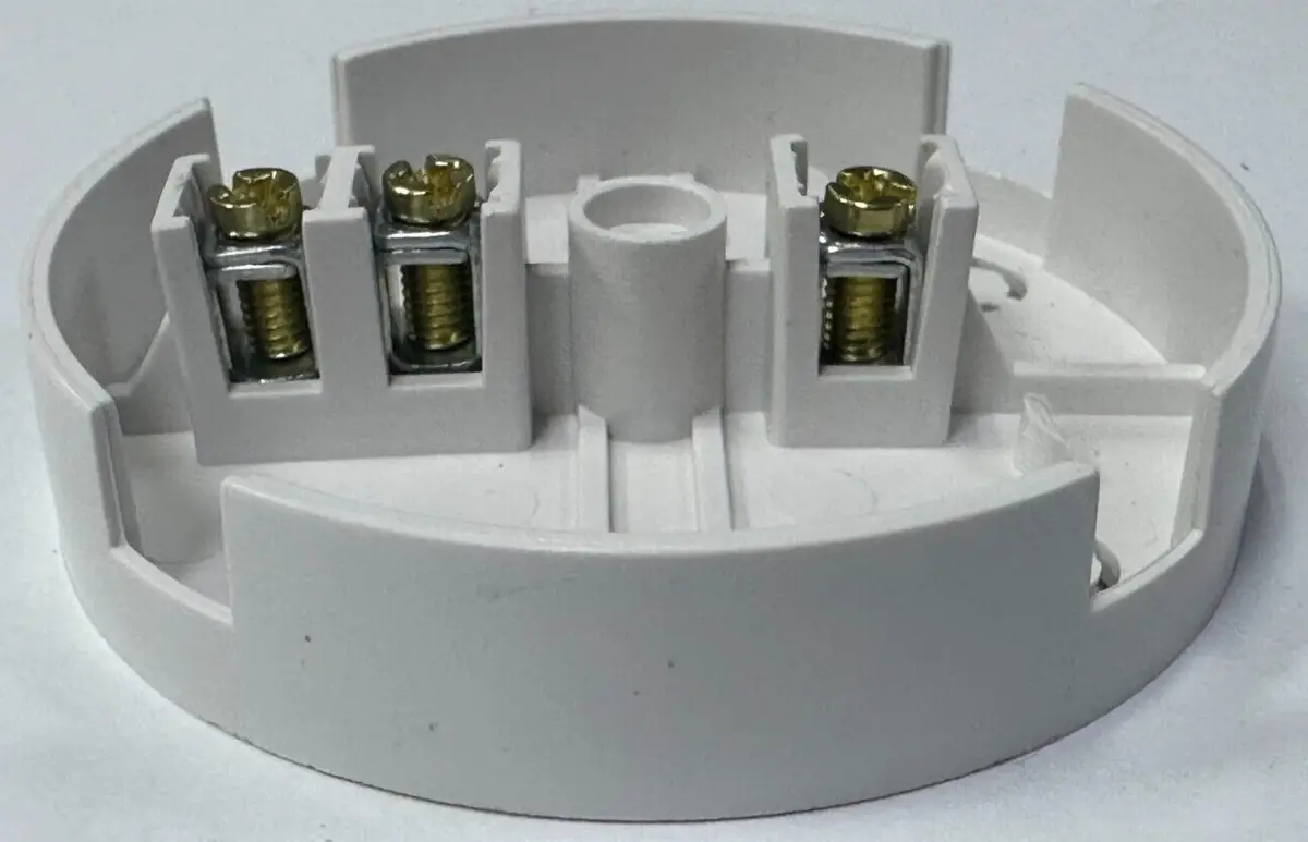 30A Junction Box 3 Terminals White Electrical Connection Fitting 90mm Heavy Duty - image 3 | Free standard UK delivery included | Discount Quality Products