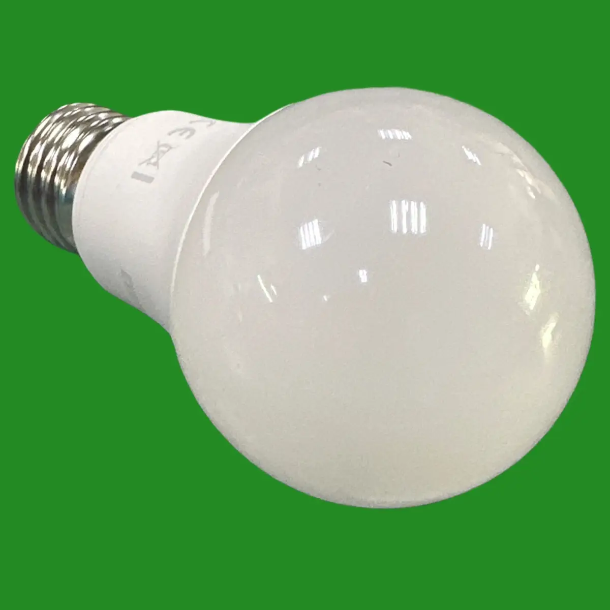 12x 8.2W (=60W) Eveready LED GLS Light Bulb 3000K Warm White ES E27 Edison Screw - image 3 | Free standard UK delivery included | Discount Quality Products