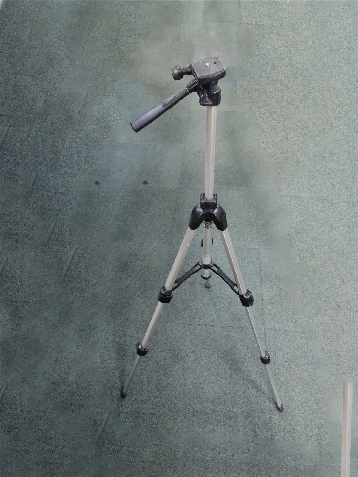 4 Stage Aluminium Tripod Adjustable Foldable Stand, Photography, Camera, Video - image 2 | Free standard UK delivery included | Discount Quality Products