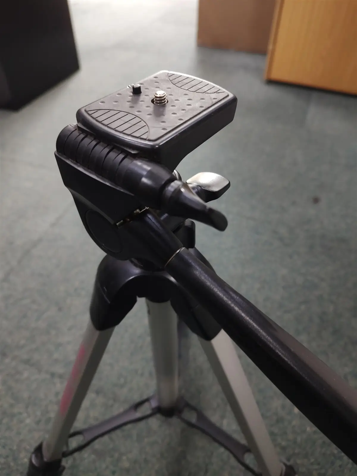 4 Stage Aluminium Tripod Adjustable Foldable Stand, Photography, Camera, Video - image 5 | Free standard UK delivery included | Discount Quality Products