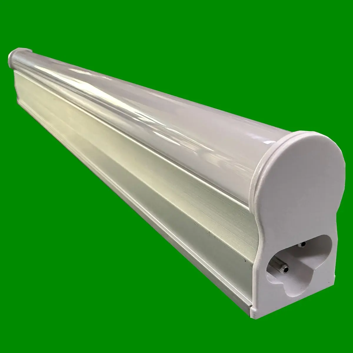 9W 885mm Linkable Under Cupboard, Kitchen and Cabinet 3000K LED Strip Light - image 3 | Free standard UK delivery included | Discount Quality Products