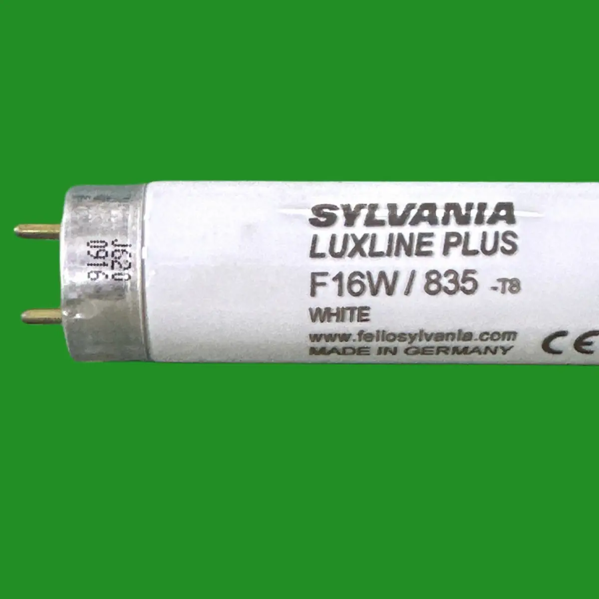 16W T8 29" 720mm (734mm) Fluorescent Tube Strip Light Bulb 3500K White G13 - image 2 | Free standard UK delivery included | Discount Quality Products