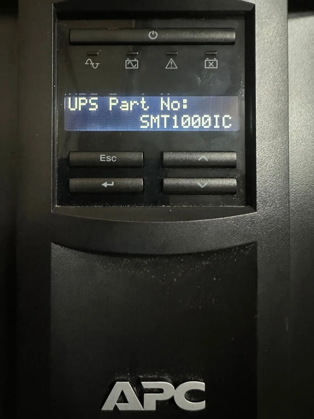 APC Smart UPS 1000 SMT1000ic 700W 1000VA 220-240V SmartConnect, 8 x IEC C13 Used - image 7 | Free standard UK delivery included | Discount Quality Products