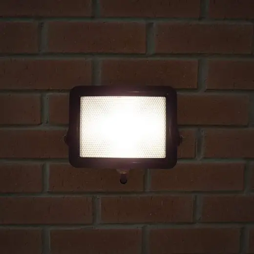 Eterna 10W Tablet LED Floodlight 4000K Cool White Outdoor Lamp IP65 TAB10BK - image 4 | Free standard UK delivery included | Discount Quality Products
