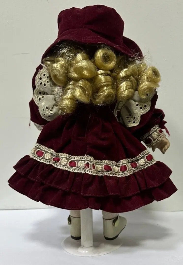 Vintage Leonardo Collectors Porcelain Doll Chloe with Stand 33cm (13") - image 7 | Free standard UK delivery included | Discount Quality Products