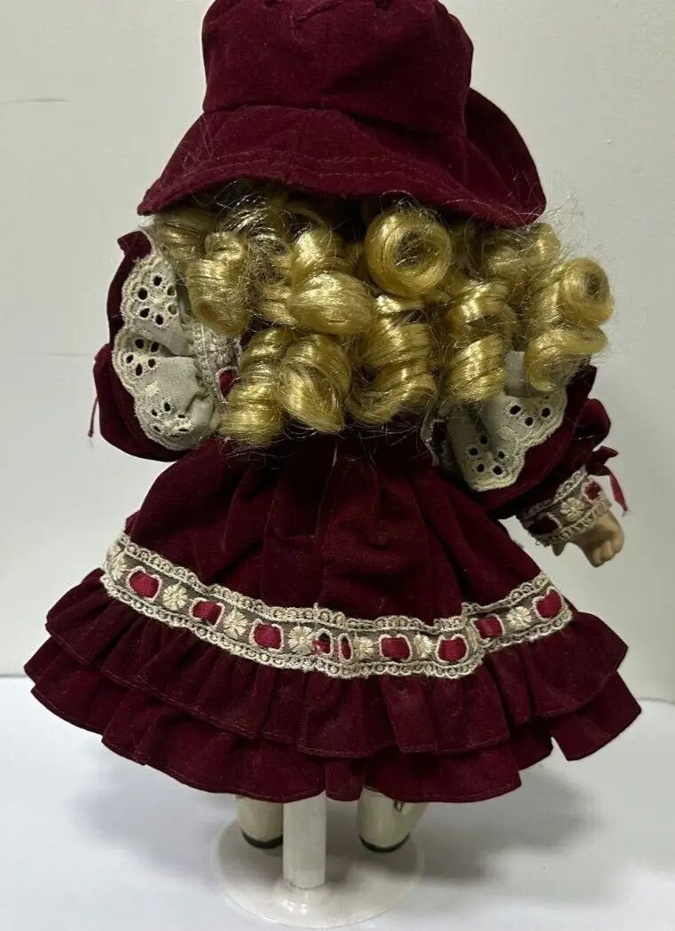 Vintage Leonardo Collectors Porcelain Doll Chloe with Stand 33cm (13") - image 8 | Free standard UK delivery included | Discount Quality Products