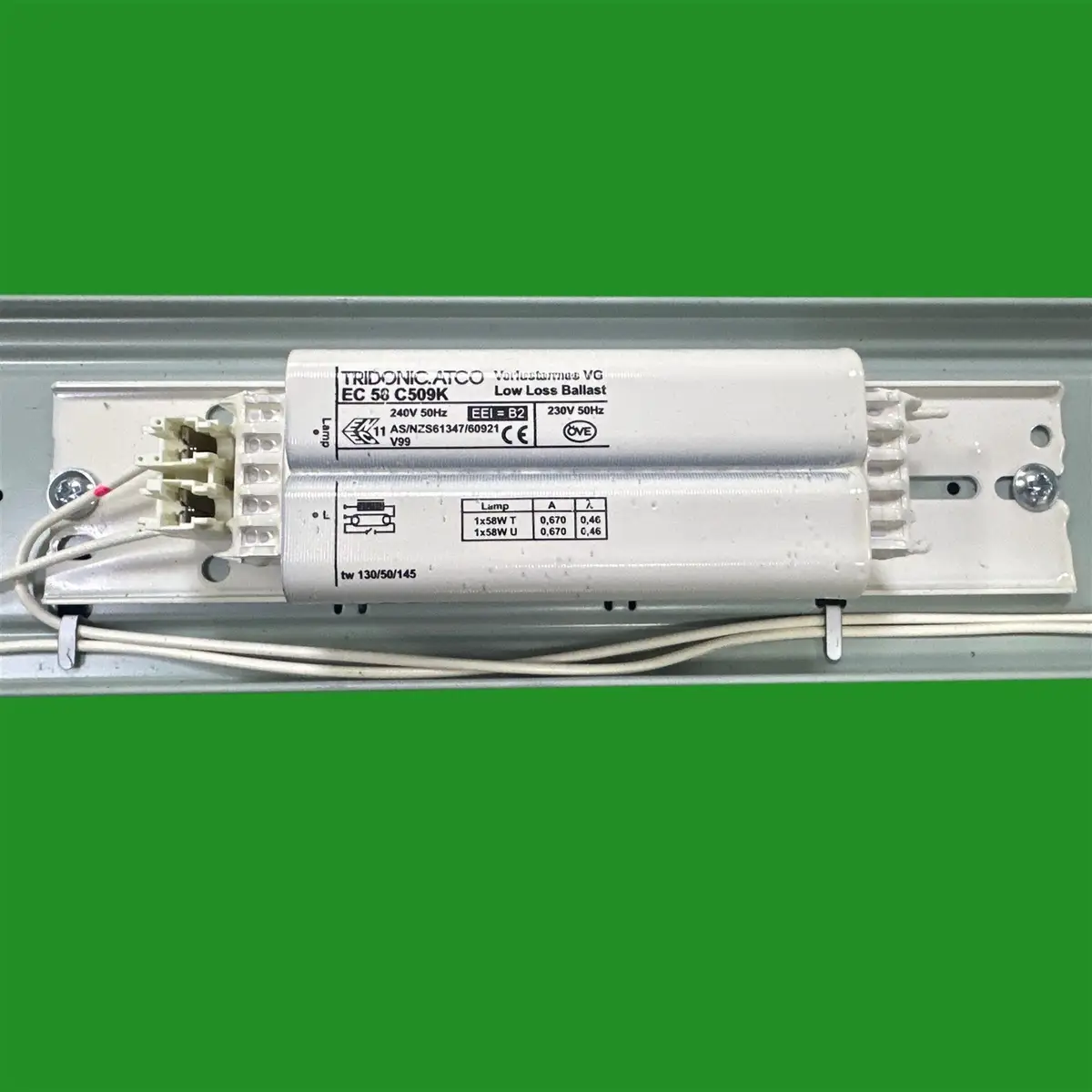 58W 1.5m 5ft T8 IP65 Non Corrosive Fluorescent Waterproof Outdoor Batten Fitting - image 4 | Free standard UK delivery included | Discount Quality Products