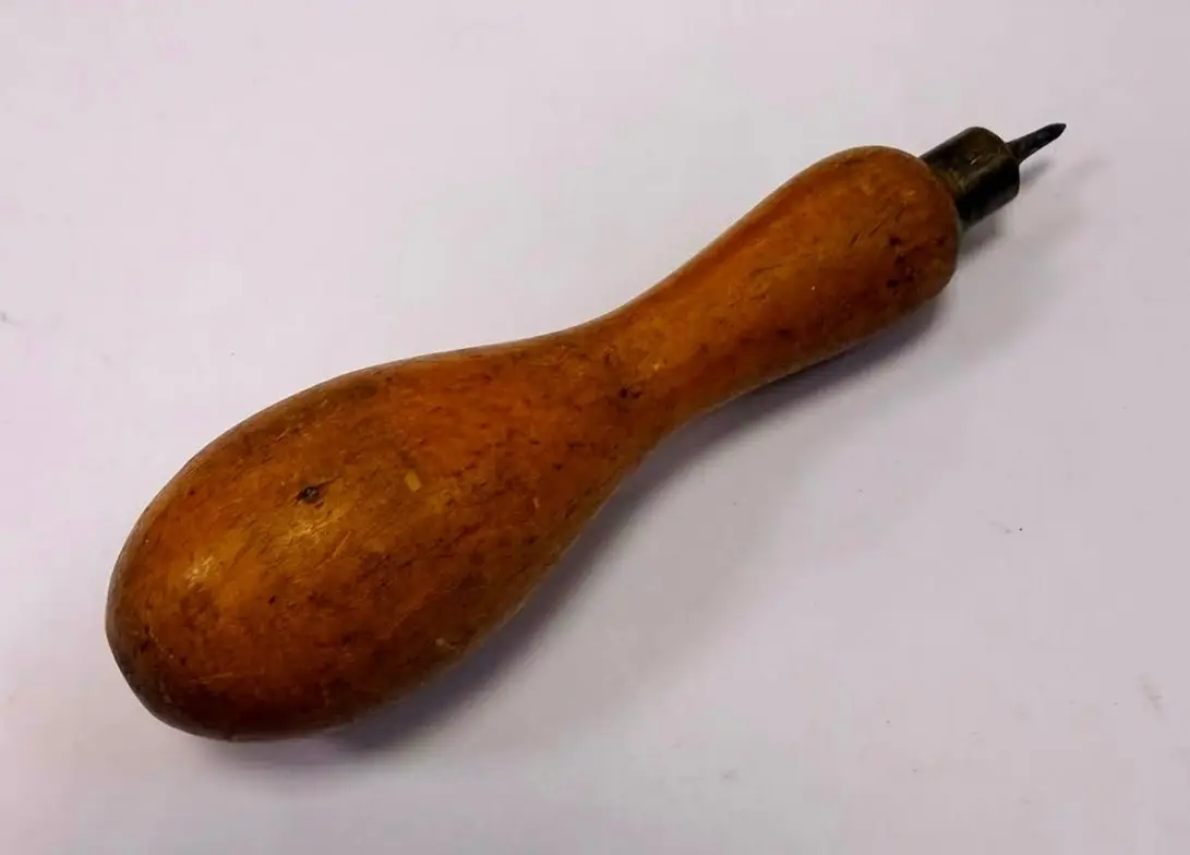 Vintage, Scratch Awl Hardwood Handle, Heavy Duty, Leatherworking, Hole Making - image 2 | Free standard UK delivery included | Discount Quality Products