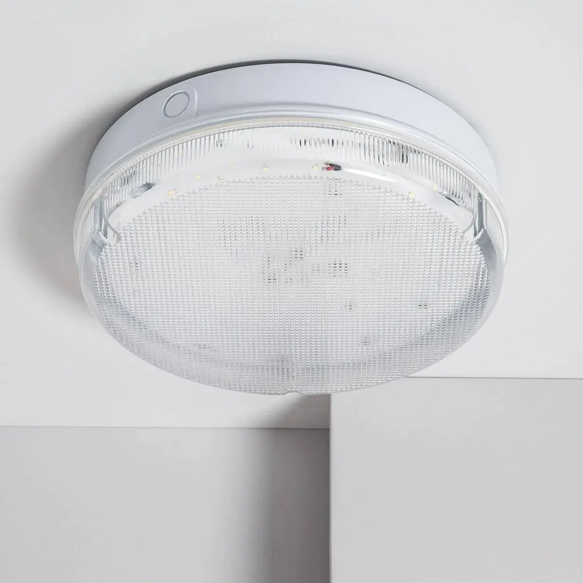 24W LED Round Hublot Outdoor LED Bulkhead 3 hour Non Maintained  Emergency Light - image 2 | Free standard UK delivery included | Discount Quality Products