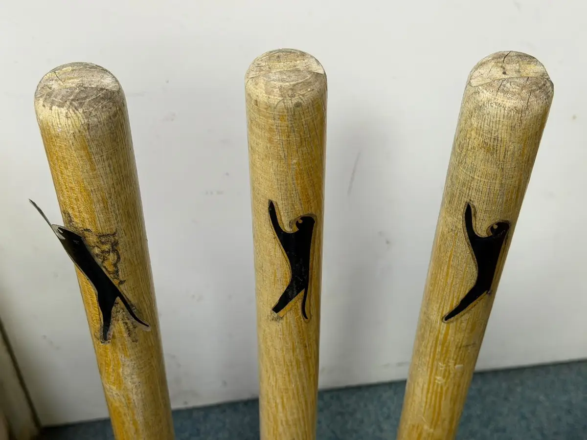 Slazenger Spring Return Cricket Stumps Wooden Wicket Heavy Metal Base Training - image 6 | Free standard UK delivery included | Discount Quality Products